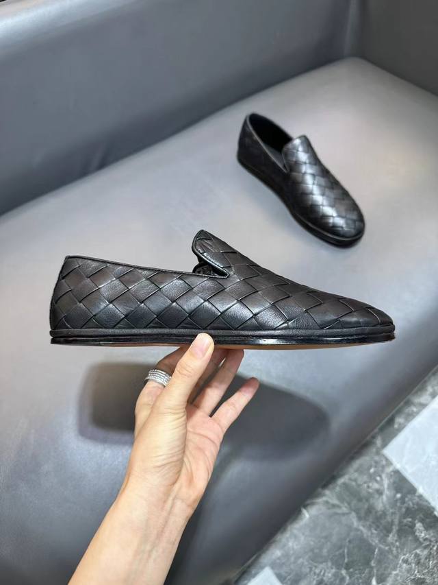 Bottega Veneta～ 码数：39–44。批： Bv官网同步新品高端系列手工编织牛津鞋，采用进口机车法国滚边工艺，手工编织，精致车工缝线。内里本染小牛皮